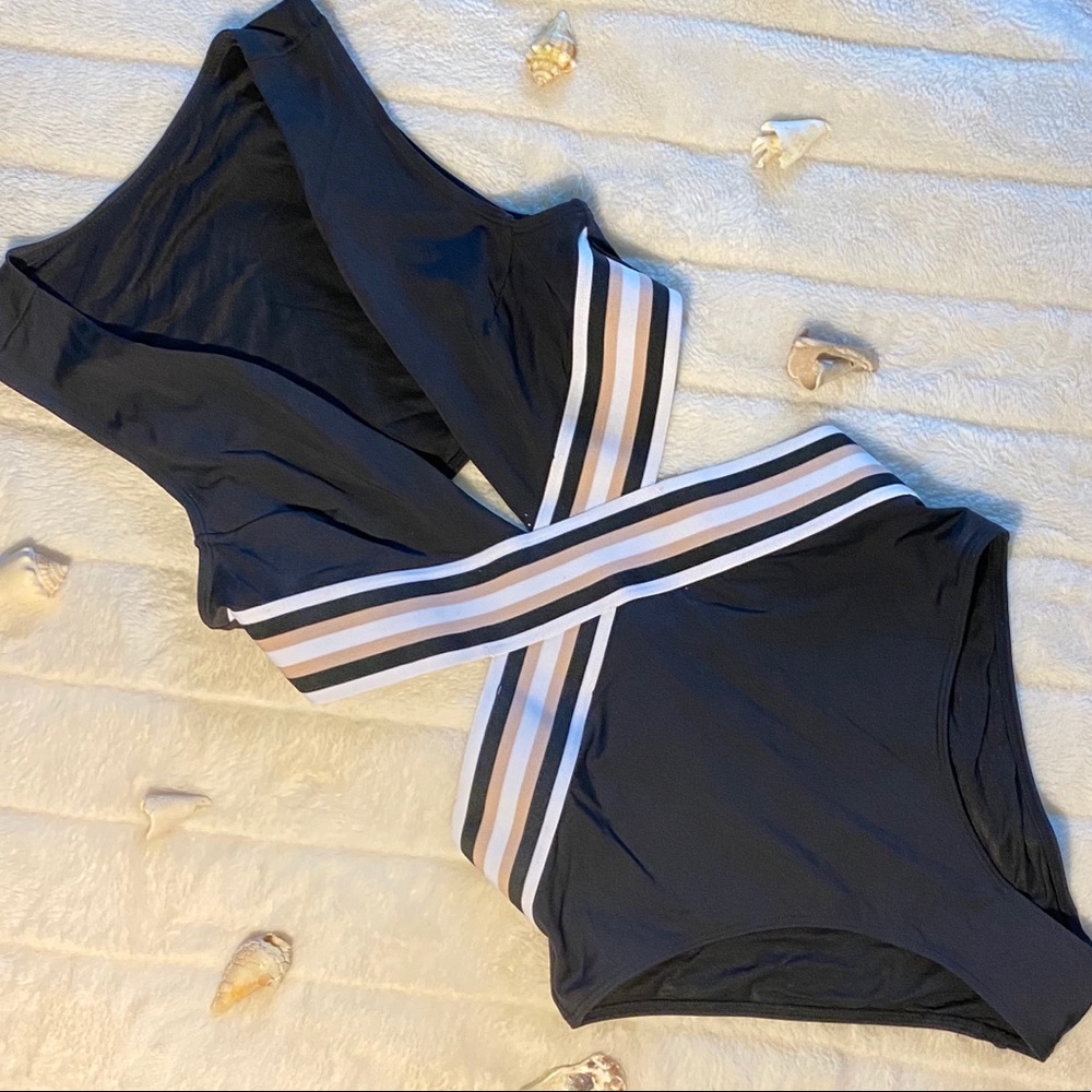 🐚 Black Whole Piece Bathing Suit